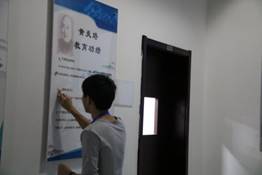 说明:I:\语言文字整改动员大会\16.10.26 啄木鸟\更错小分队\IMG_0040.jpg